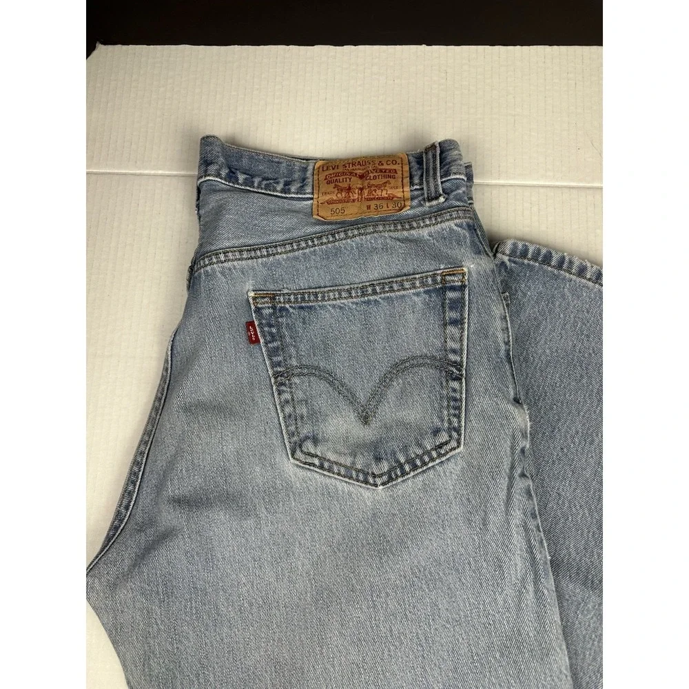 Vintage Levis 505 Jeans Mens 36x30 Regular Fit Faded Medium Wash Blue Denim Y2K